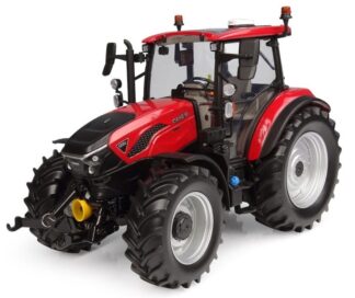 Case IH Farmall 120C Universal Hobbies 1/32