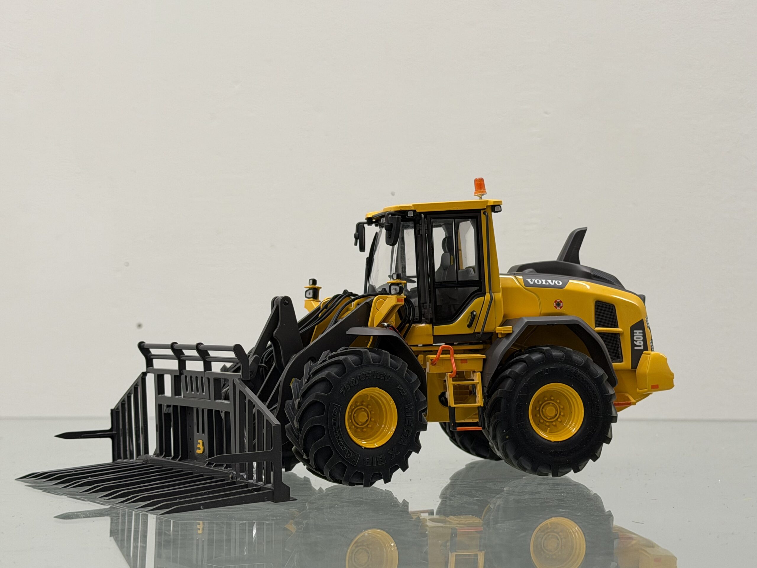 Volvo L60 Med Michelin Flotation Hjul 1/32 AT Collection - Bilde 2