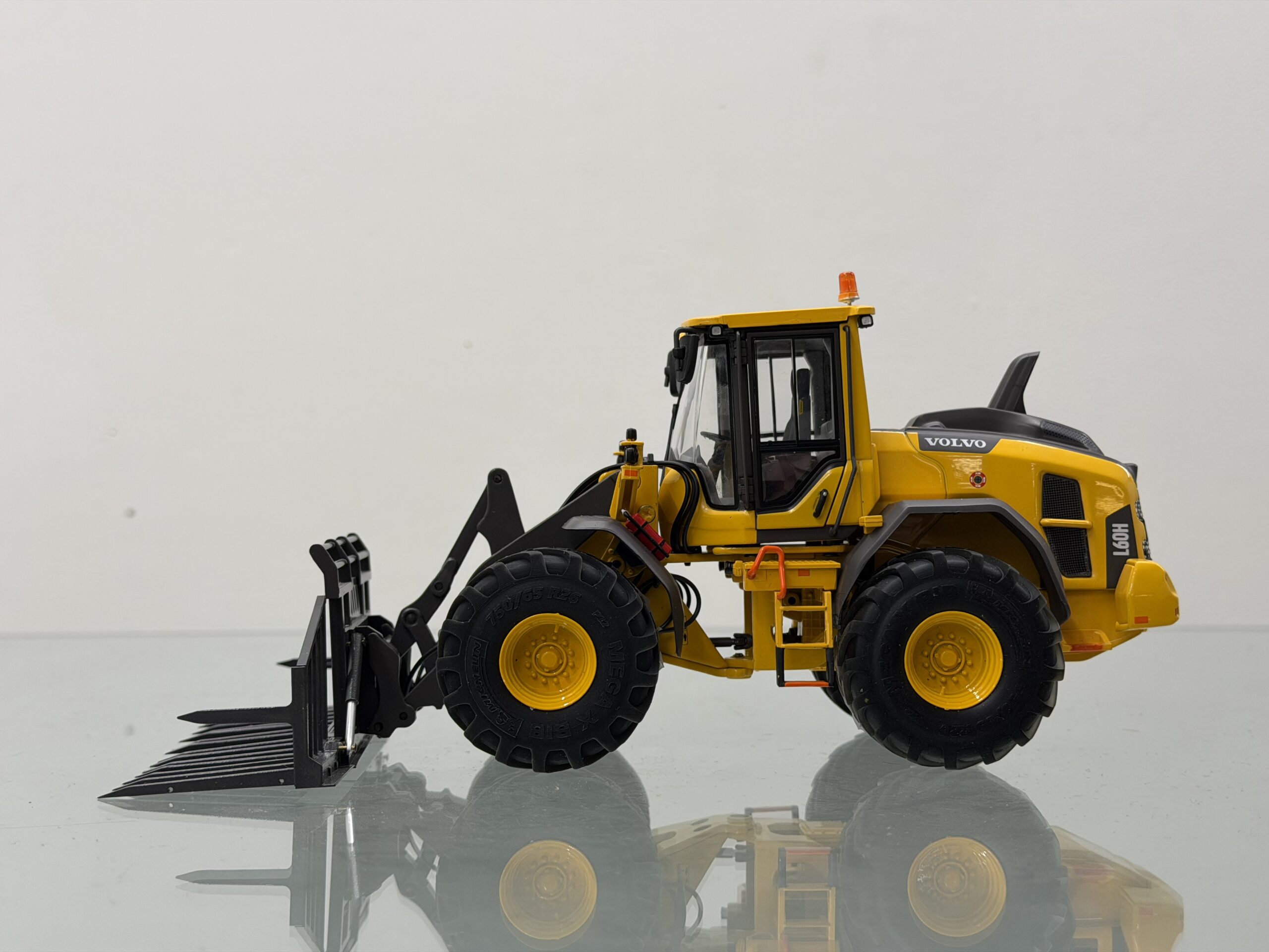 Volvo L60 Med Michelin Flotation Hjul 1/32 AT Collection - Bilde 5
