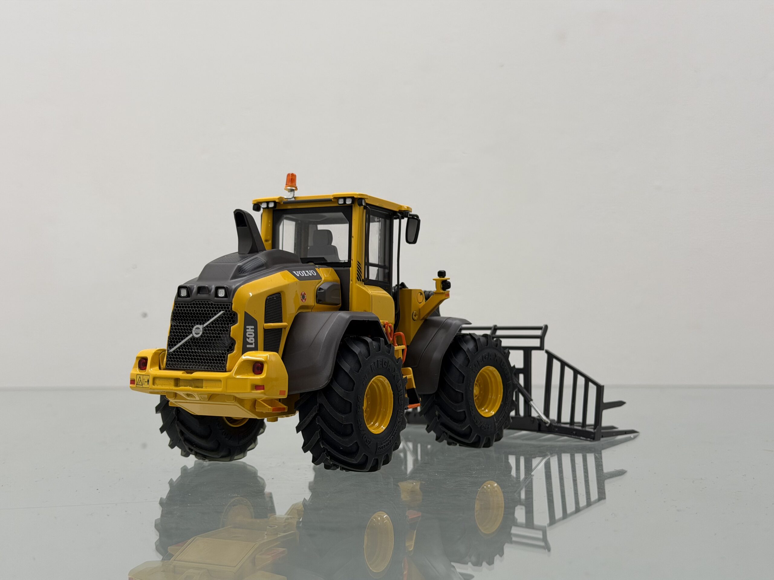 Volvo L60 Med Michelin Flotation Hjul 1/32 AT Collection - Bilde 6