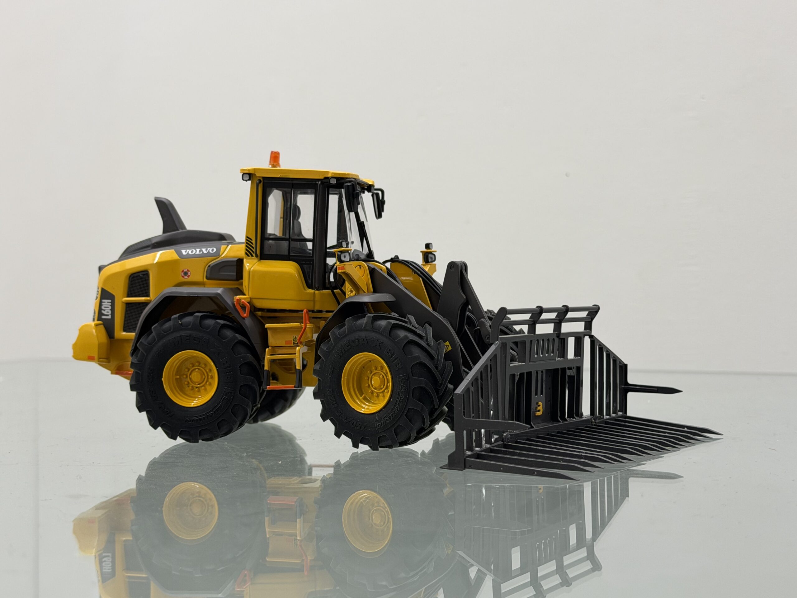 Volvo L60 Med Michelin Flotation Hjul 1/32 AT Collection - Bilde 8