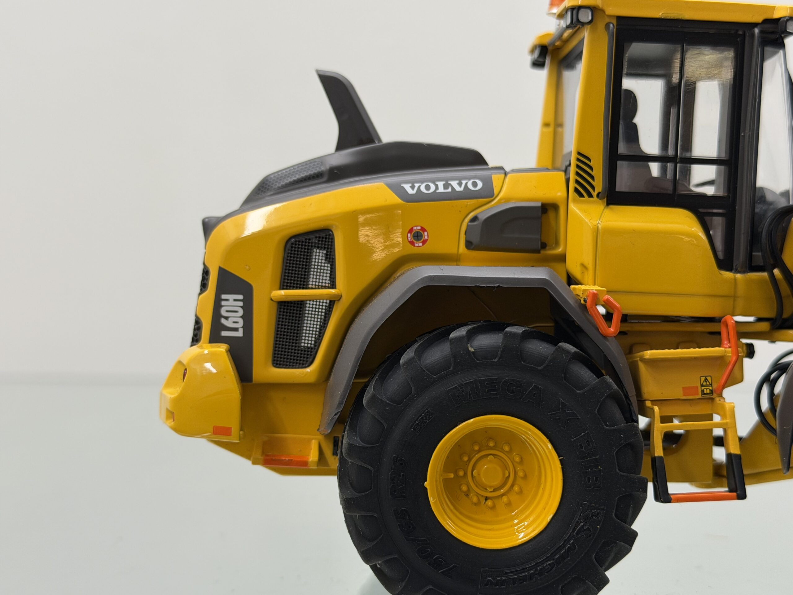 Volvo L60 Med Michelin Flotation Hjul 1/32 AT Collection - Bilde 10