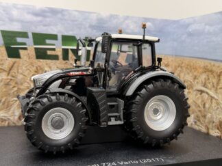 Fendt 724 Black Edition Silver Wheels 1/32 Universal Hobbies