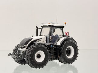 Valtra S416 Exclusive 1/32 Universal Hobbies