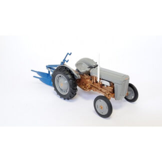 Ferguson FE-35 Med Ransomes Plog Limited Edition 1/32 Universal Hobbies